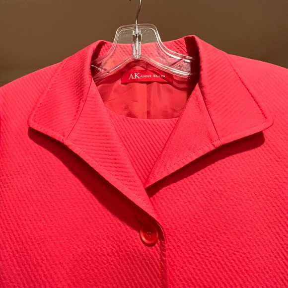 Shocking Pink vintage  suit with padded shoulders - Picture 6 of 13